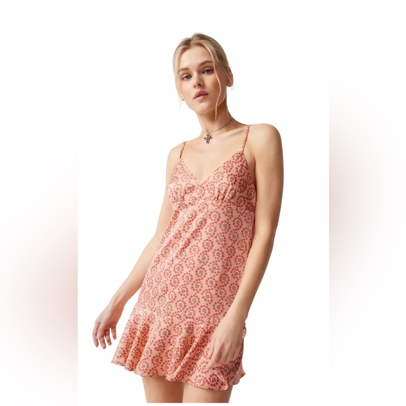 Kimchi Blue Dresses & Skirts - Kimchi Blue Urban Outfitters printed satin mini dress medium pink/peach